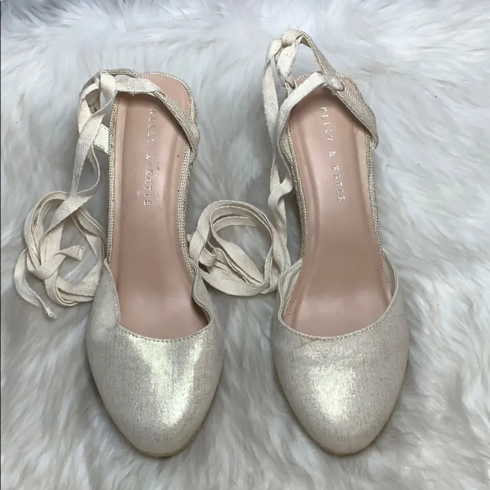 Kelly & Katie‎ Hanah Metallic Wedge Sandals Sz 9.5